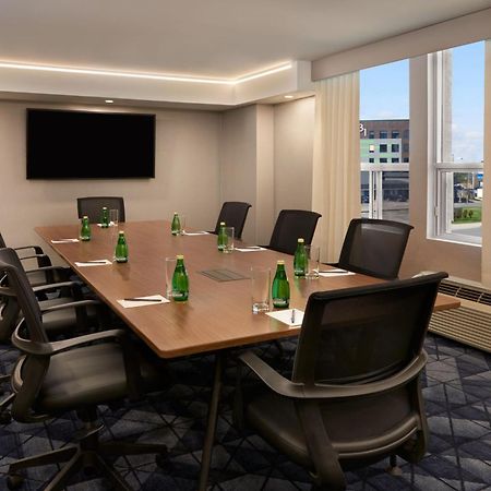 Courtyard By Marriott Kitchener Hotel Екстериор снимка