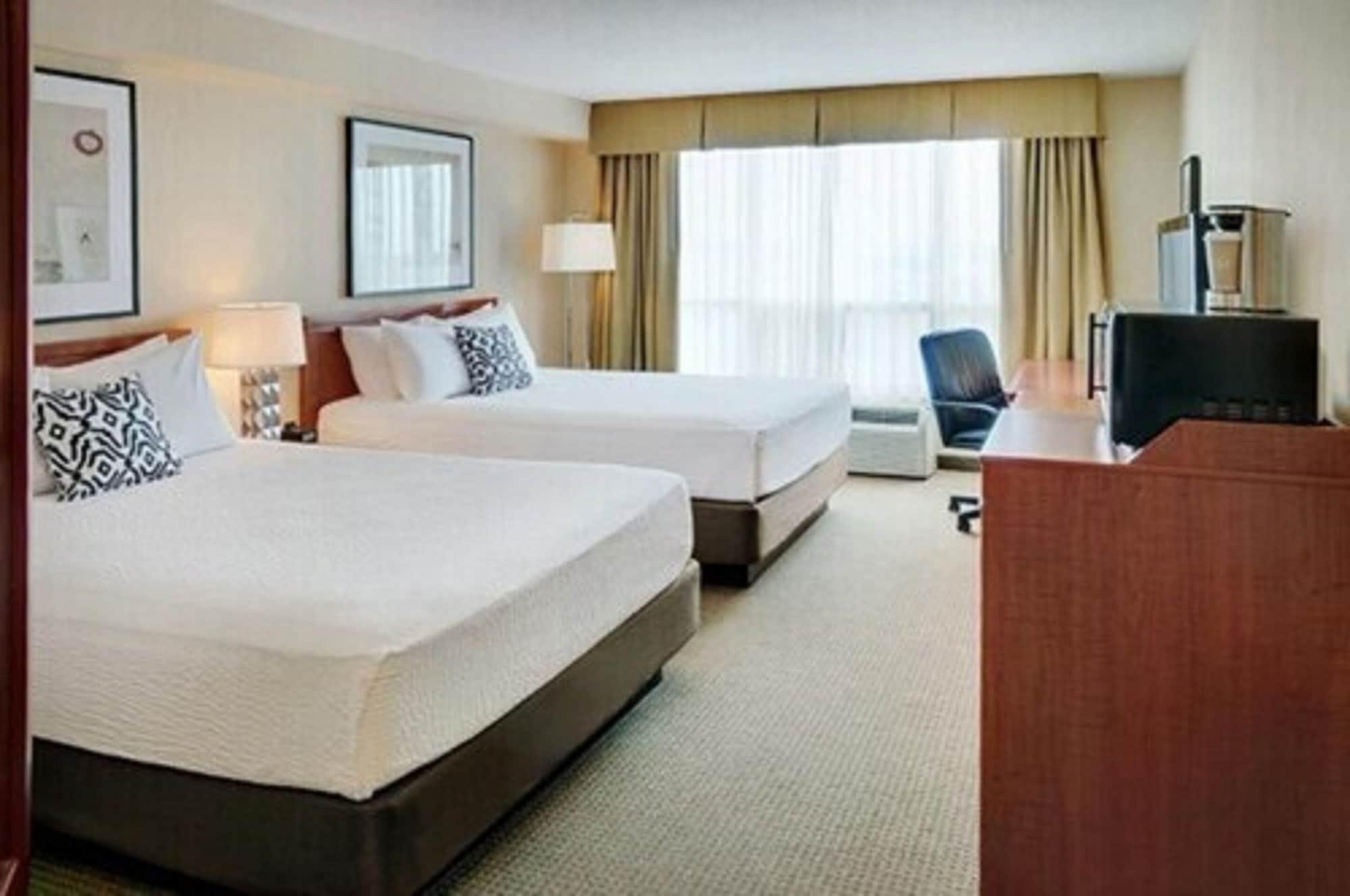 Courtyard By Marriott Kitchener Hotel Екстериор снимка