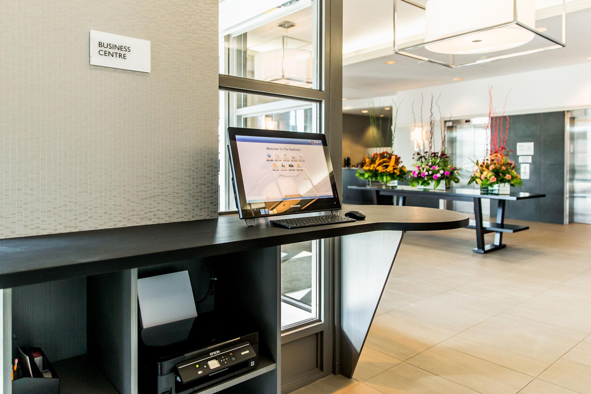 Courtyard By Marriott Kitchener Hotel Екстериор снимка