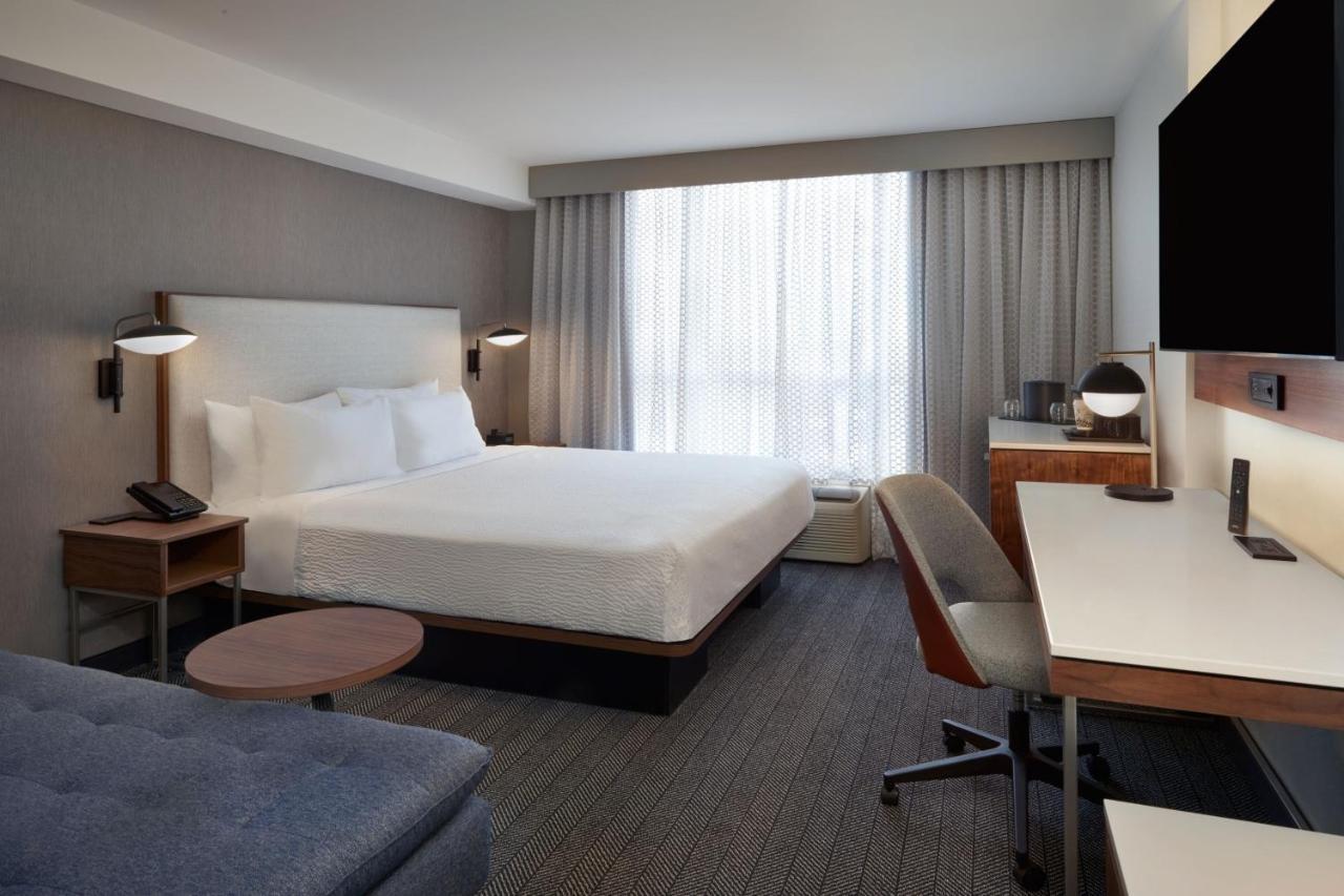Courtyard By Marriott Kitchener Hotel Екстериор снимка