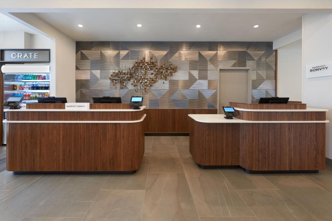 Courtyard By Marriott Kitchener Hotel Екстериор снимка