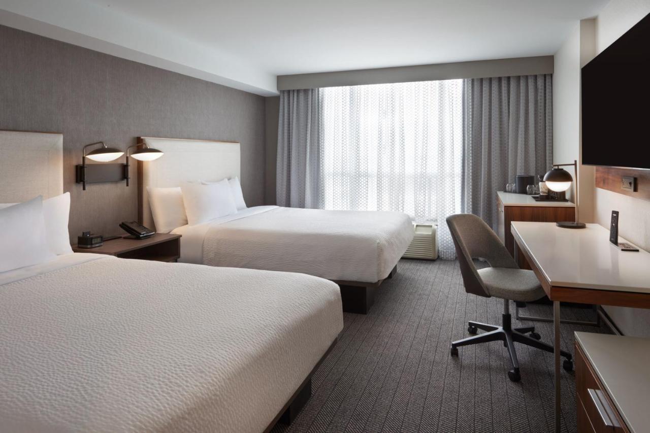 Courtyard By Marriott Kitchener Hotel Екстериор снимка