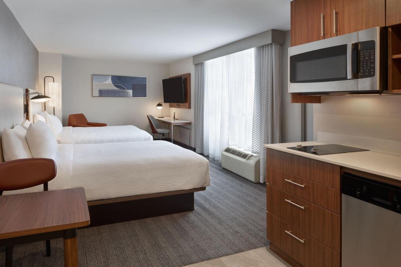Courtyard By Marriott Kitchener Hotel Екстериор снимка