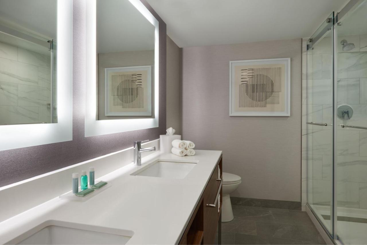 Courtyard By Marriott Kitchener Hotel Екстериор снимка