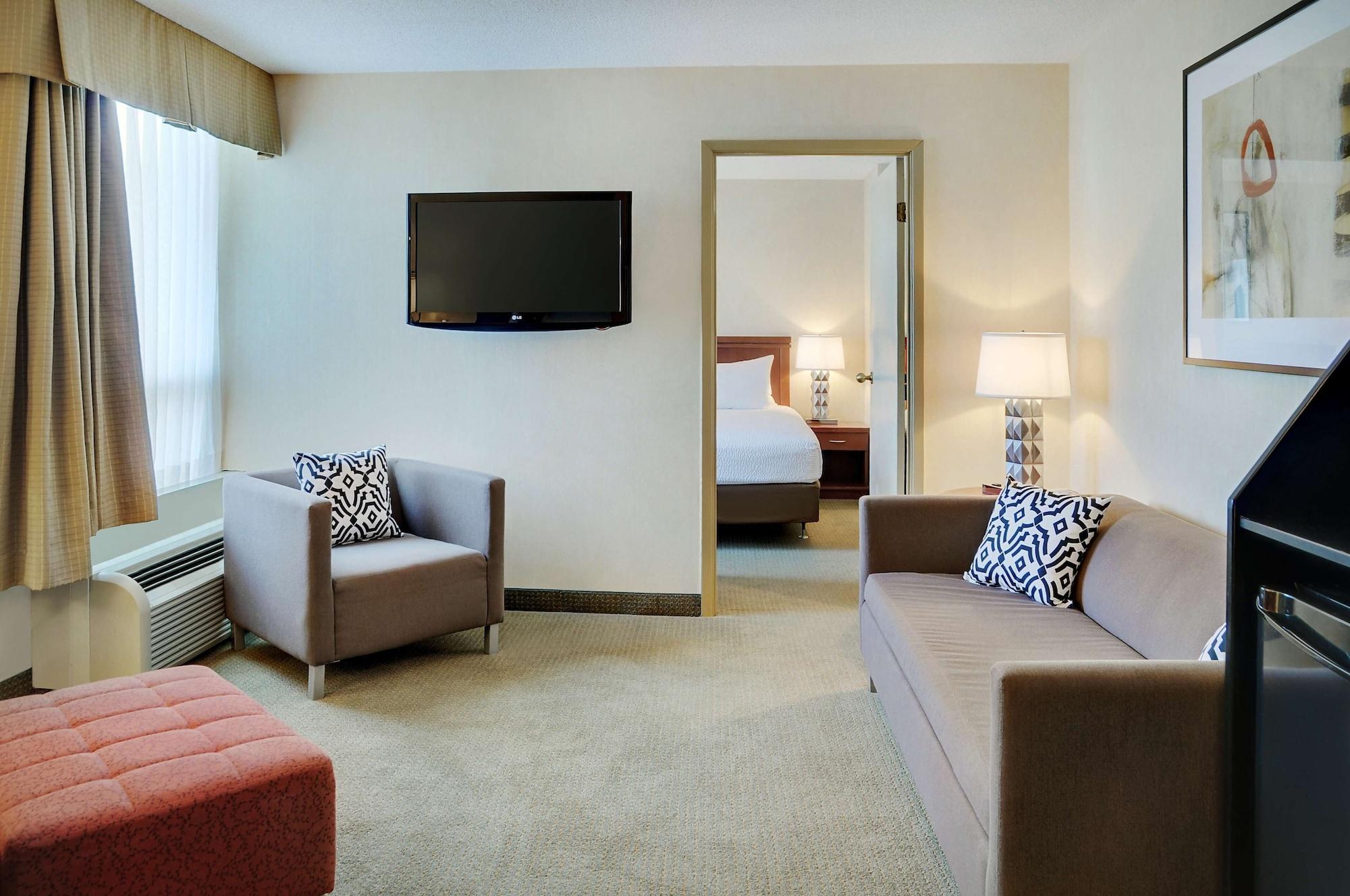 Courtyard By Marriott Kitchener Hotel Екстериор снимка