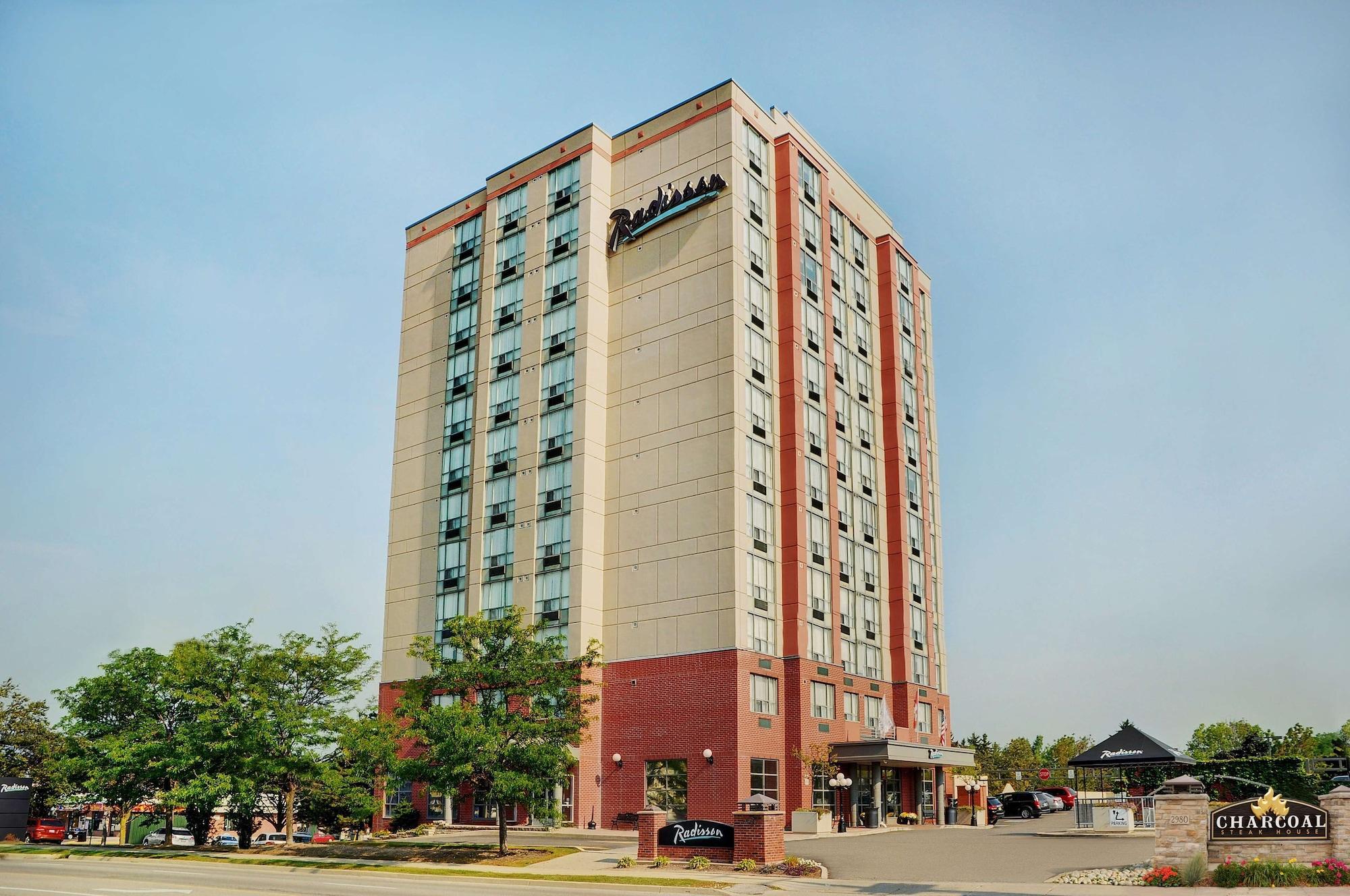 Courtyard By Marriott Kitchener Hotel Екстериор снимка