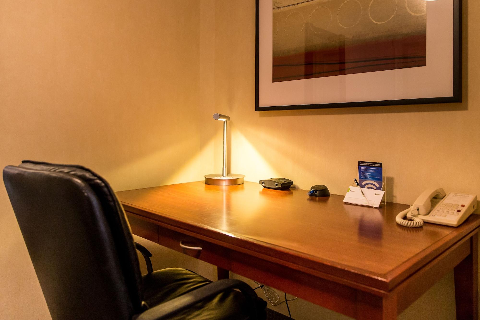 Courtyard By Marriott Kitchener Hotel Екстериор снимка