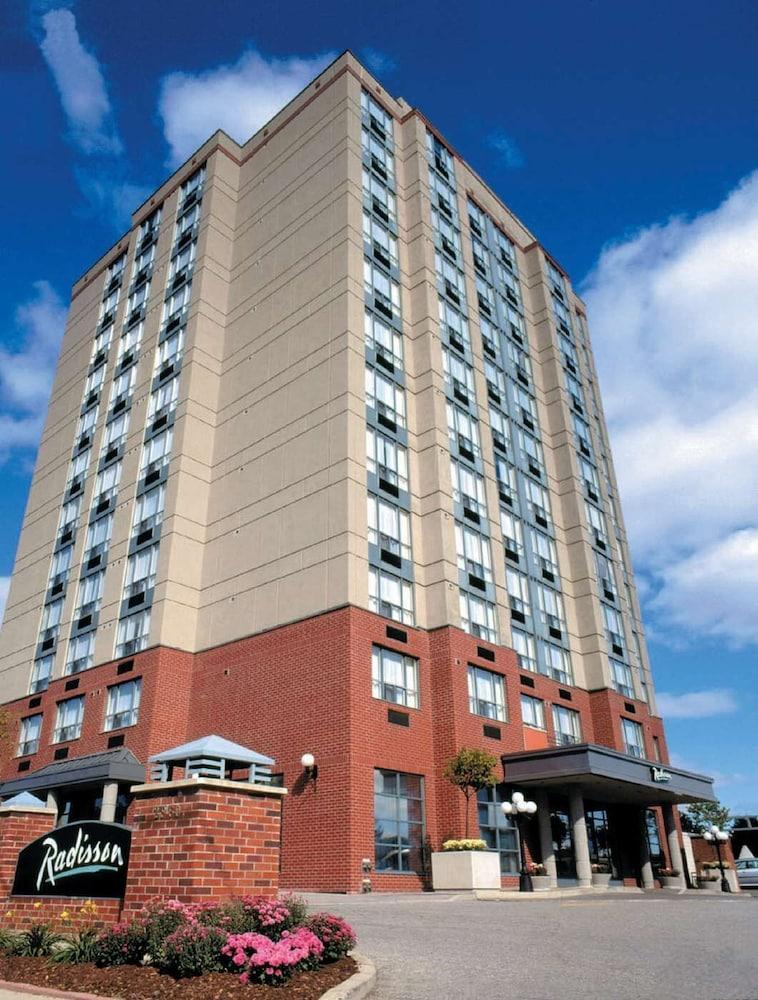 Courtyard By Marriott Kitchener Hotel Екстериор снимка