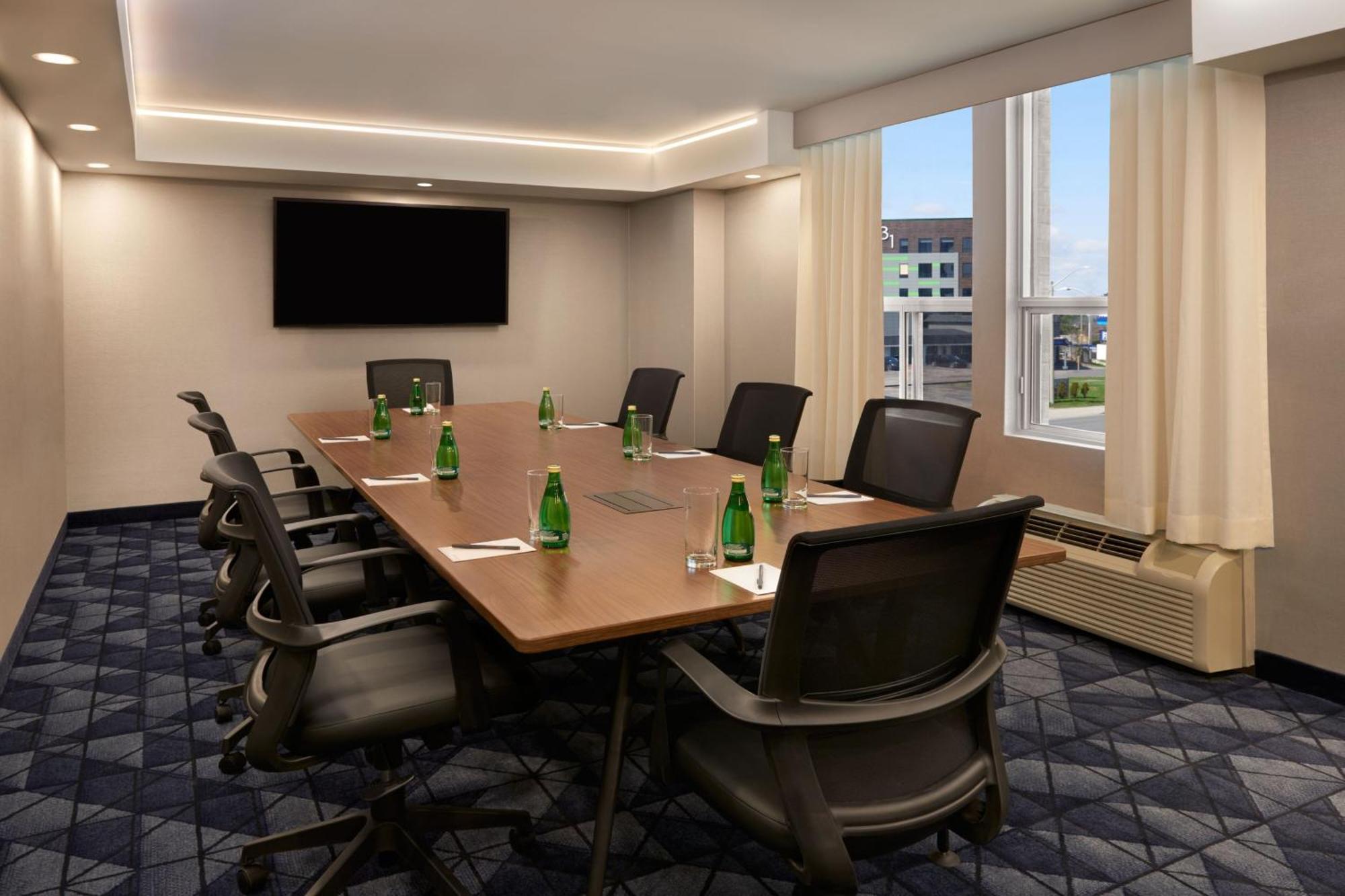 Courtyard By Marriott Kitchener Hotel Екстериор снимка