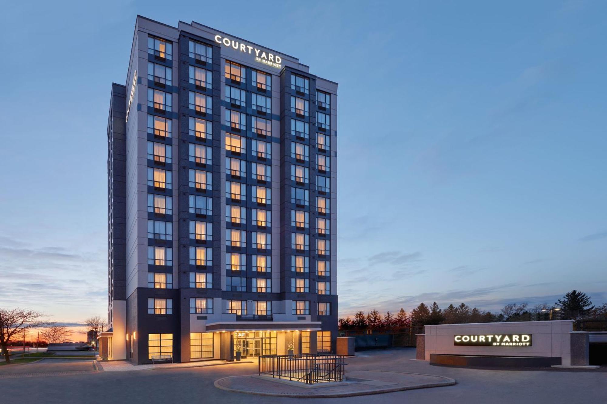 Courtyard By Marriott Kitchener Hotel Екстериор снимка
